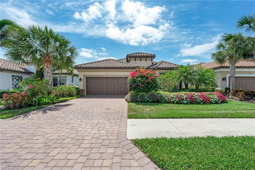 Move-in ready beautiful 2 Bed Plus Den, 2 Full Baths, 2 car - Beach Home for sale in Naples, Florida on Beachhouse.com