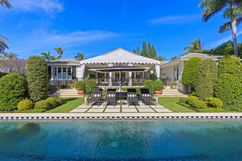 Welcome to 142 Via Palma. This elegant residence is an - Beach Home for sale in Palm Beach, Florida on Beachhouse.com