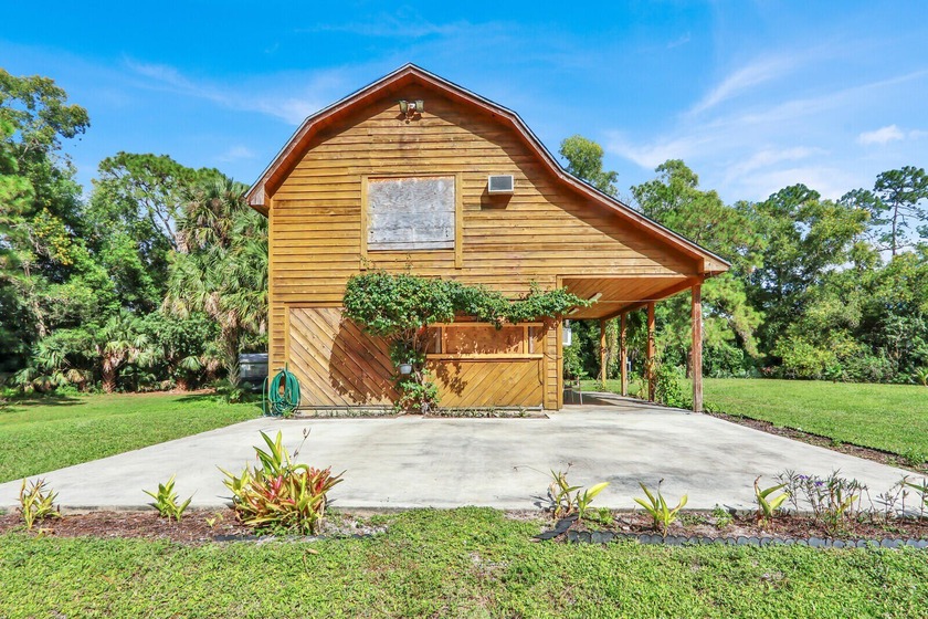 Equestrian Lovers -- Look No Further! Discover the perfect - Beach Home for sale in Jupiter, Florida on Beachhouse.com
