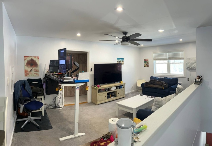 Beautiful top floor 1 bedroom apartment in a great Alley pond - Beach Apartment for sale in Bayside, New York on Beachhouse.com