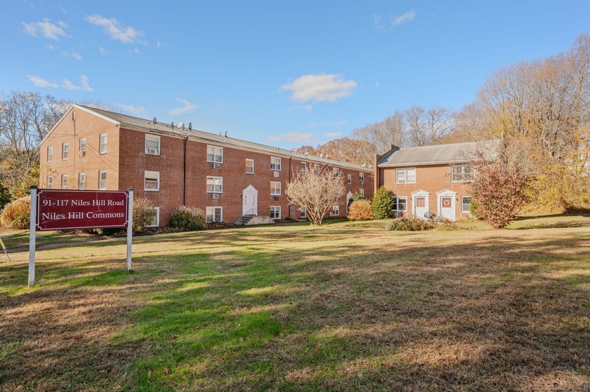 Welcome to this delightful 2-bedroom, 1-bath condo offering the - Beach Condo for sale in New London, Connecticut on Beachhouse.com