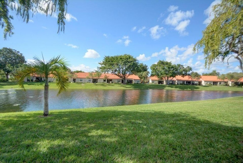 Beautifully updated 3 Bedroom 2 Bath Villa. Open Eat-In Kitchen - Beach Condo for sale in Deerfield Beach, Florida on Beachhouse.com
