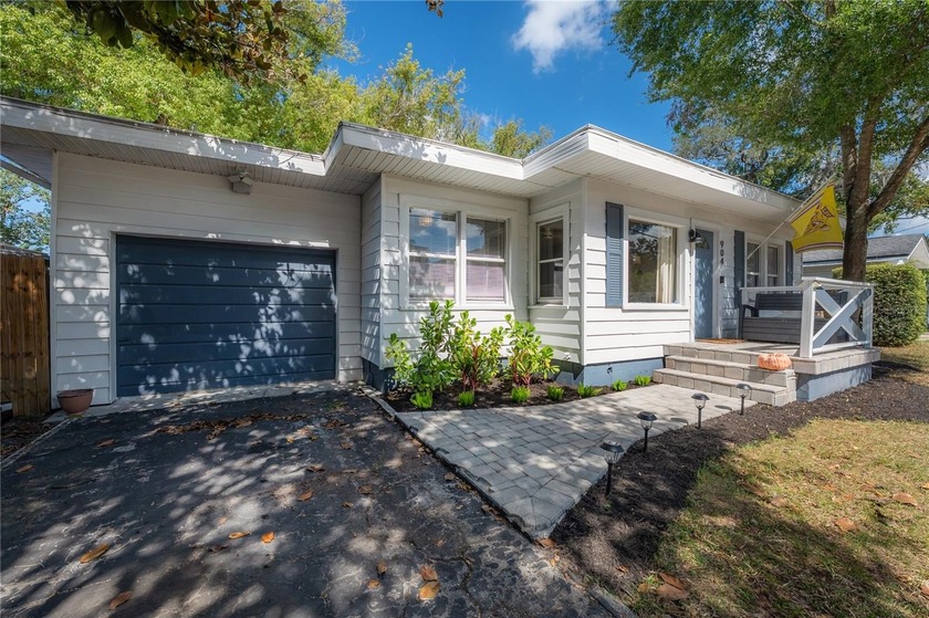 **ASSUMABLE FHA LOAN WITH 2.75% RATE** Welcome to The Knollwood - Beach Home for sale in Tampa, Florida on Beachhouse.com