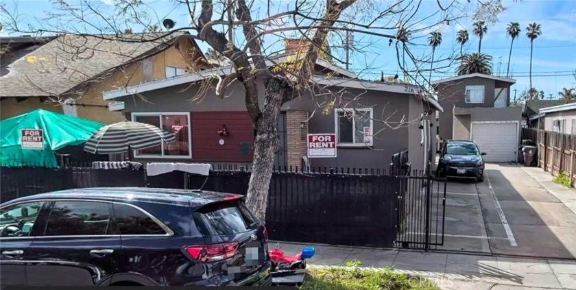 Three units on 1 lot, now Available in Wrigley Area of Long - Beach Townhome/Townhouse for sale in Long Beach, California on Beachhouse.com