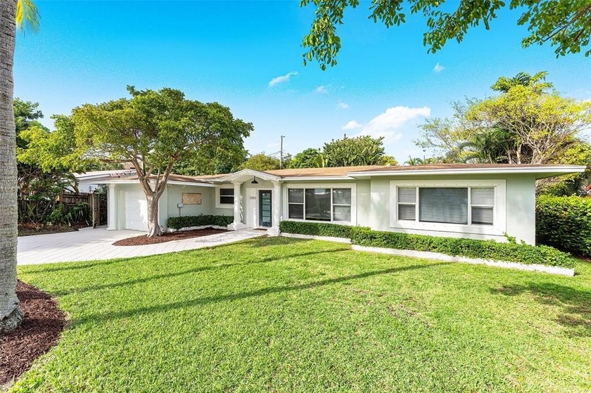 Exquisite, turnkey home in exclusive Hillsboro Shores. This - Beach Home for sale in Pompano Beach, Florida on Beachhouse.com