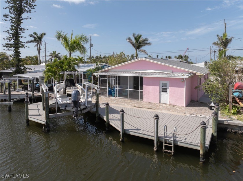 Welcome to this opportunity in the charming and colorful fishing - Beach Home for sale in Matlacha, Florida on Beachhouse.com