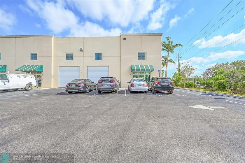 A wonderful industrial condo offering 3,250 SF of - Beach Commercial for sale in Pompano Beach, Florida on Beachhouse.com