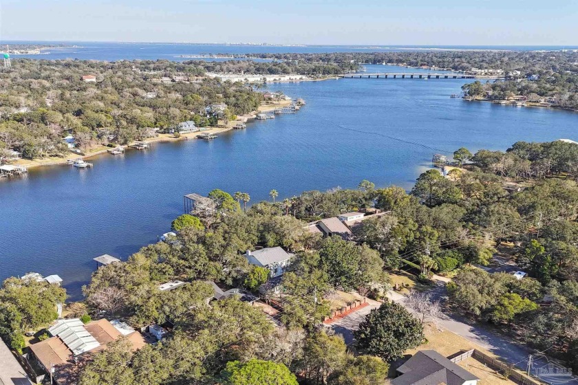 Discover waterfront living at this beautiful 4 bedroom, 3 - Beach Home for sale in Fort Walton Beach, Florida on Beachhouse.com