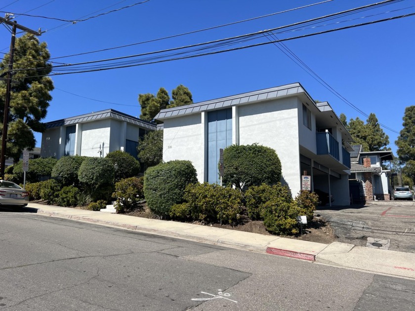 Excellent location for this well maintained 5-unit investment - Beach Lot for sale in Santa Barbara, California on Beachhouse.com