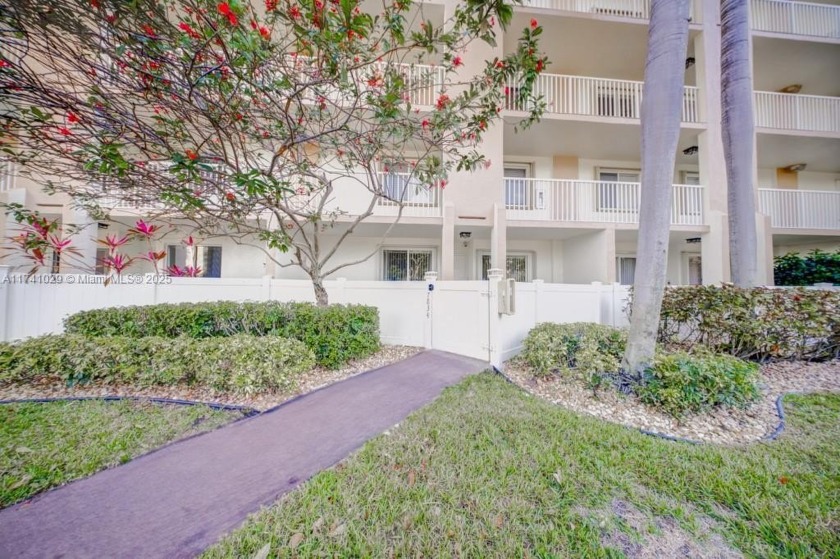 Kings Point Waterview condo on the coveted first floor--this is - Beach Condo for sale in Tamarac, Florida on Beachhouse.com