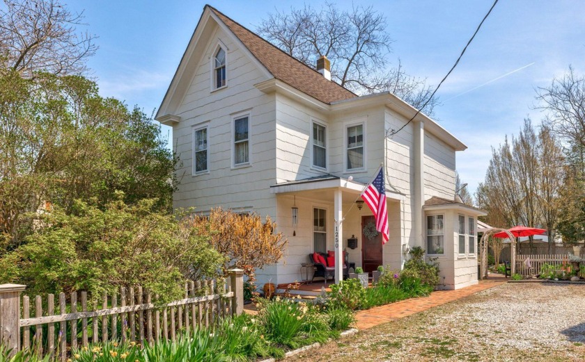 Here is a Cape May cottage that is the epitome of charming. This - Beach Home for sale in Cape May, New Jersey on Beachhouse.com
