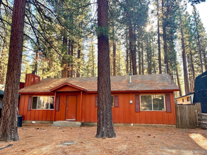 Calling all investors and Fixer-Upper dreamers! This is your - Beach Home for sale in South Lake Tahoe, California on Beachhouse.com