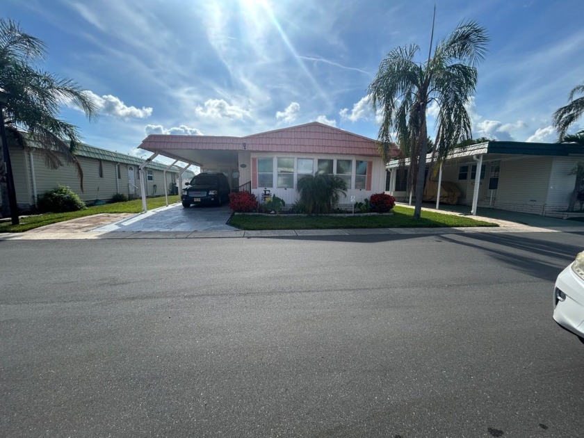 Stunning 1985 custom built quality "PALM HARBOR" home - Beach Home for sale in Largo, Florida on Beachhouse.com