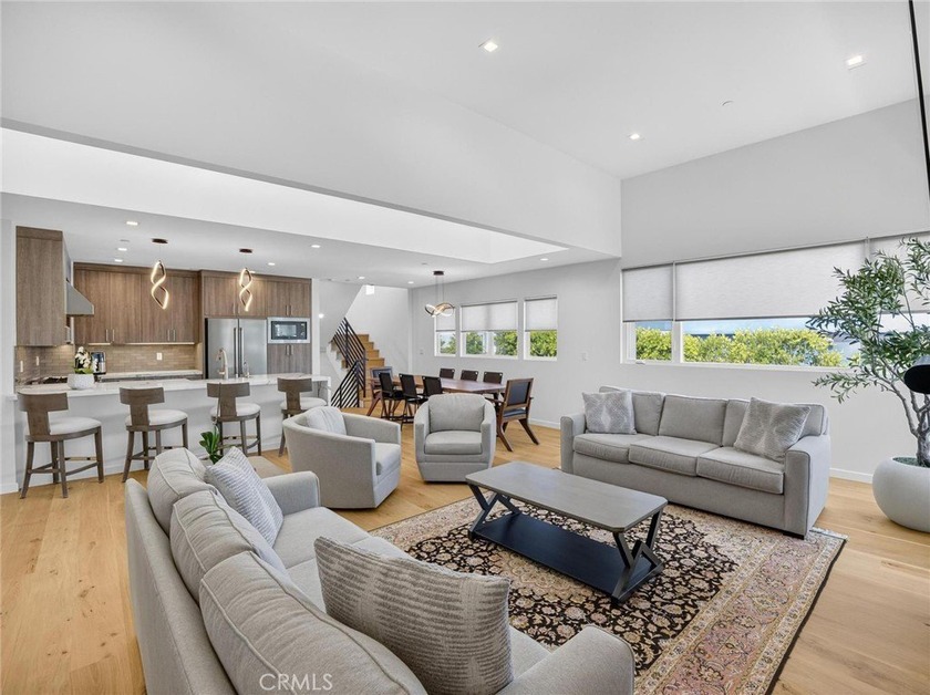 This stunning East MB rear townhome of 3 boasts not one but two - Beach Townhome/Townhouse for sale in Manhattan Beach, California on Beachhouse.com