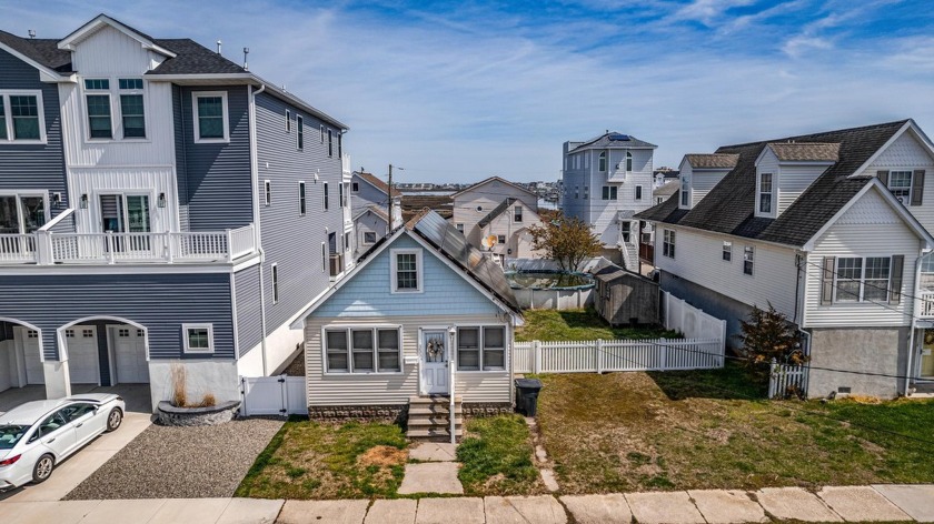 Perfectly located, this OVERSIZED lot is IDEAL for a - Beach Home for sale in North Wildwood, New Jersey on Beachhouse.com