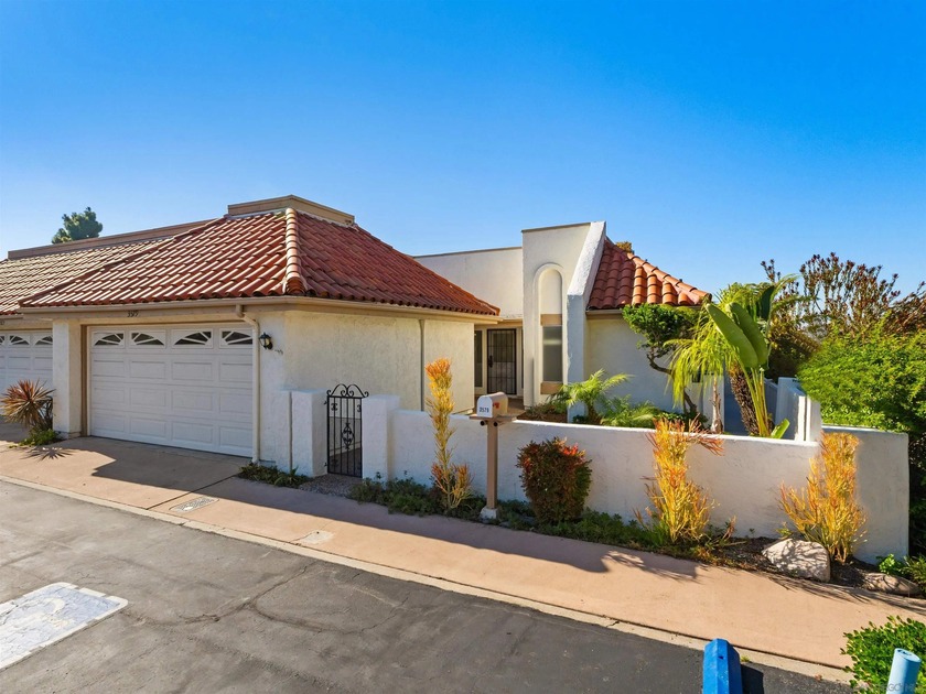 Welcome to your beautifully remodeled dream home in one of - Beach Townhome/Townhouse for sale in Oceanside, California on Beachhouse.com