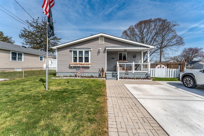 From the moment you arrive, you will be AMAZED by this 2 bedroom - Beach Home for sale in Villas, New Jersey on Beachhouse.com