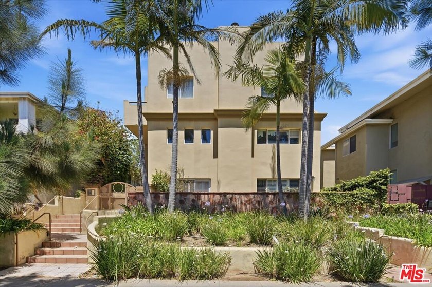 Location location location! Prime Santa Monica townhome ready - Beach Condo for sale in Santa Monica, California on Beachhouse.com