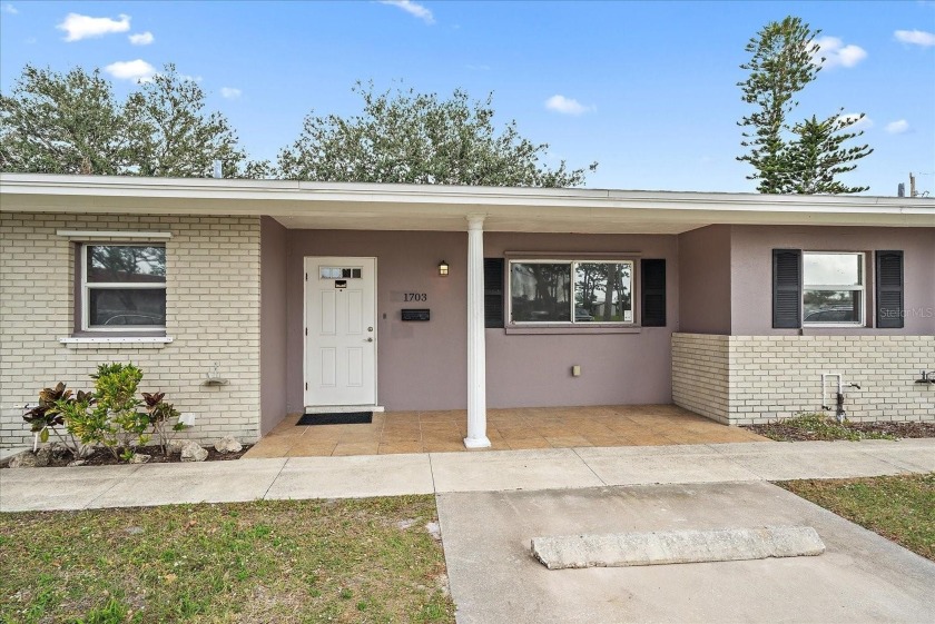Beautifully Updated Home in Prime Venice Location - Close to - Beach Home for sale in Venice, Florida on Beachhouse.com