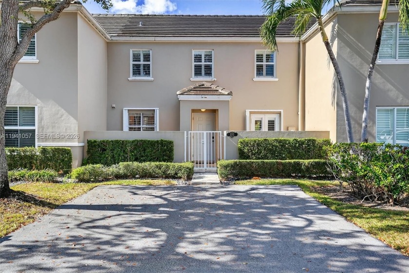 Experience serene lakefront living in this beautifully - Beach Townhome/Townhouse for sale in Miami, Florida on Beachhouse.com