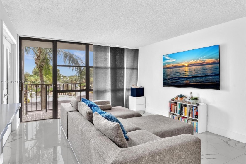 Gorgeous 2 bedrooms & 2 baths in an amazing location by the - Beach Condo for sale in Hallandale Beach, Florida on Beachhouse.com