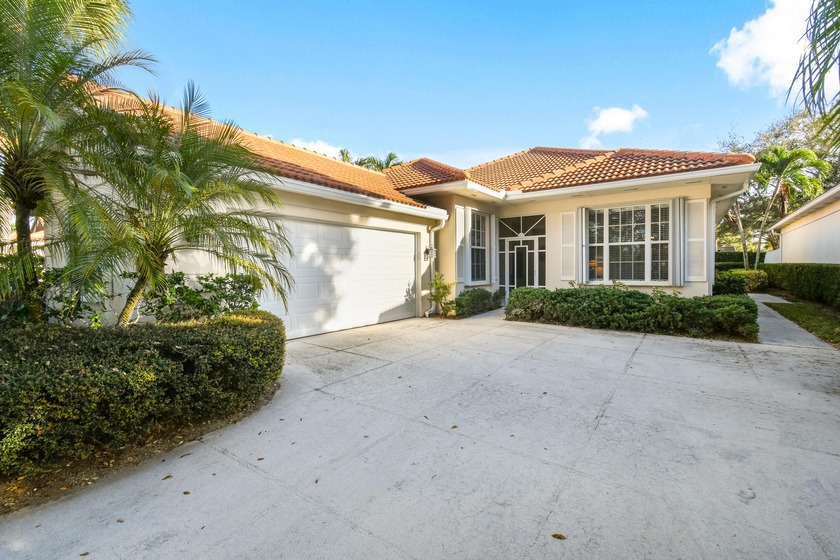 Beautifully remodeled Extended Carmel model featuring a large - Beach Home for sale in Palm Beach Gardens, Florida on Beachhouse.com