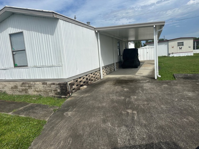 Large Corner Lot with Scenic Views!    This beautiful home sits - Beach Home for sale in South Daytona, Florida on Beachhouse.com