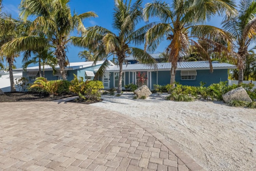 RARELY AVAILABLE 5 BEDROOM HOME ON ANNA MARIA ISLAND!!! - Beach Home for sale in Holmes Beach, Florida on Beachhouse.com