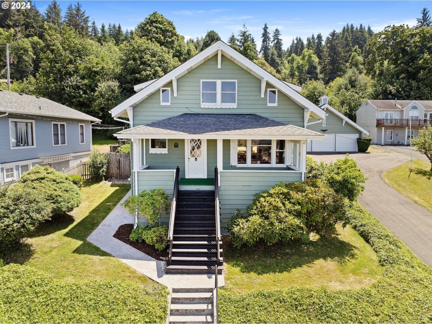 This Craftsman-style home seamlessly blends historic charm with - Beach Home for sale in Astoria, Oregon on Beachhouse.com