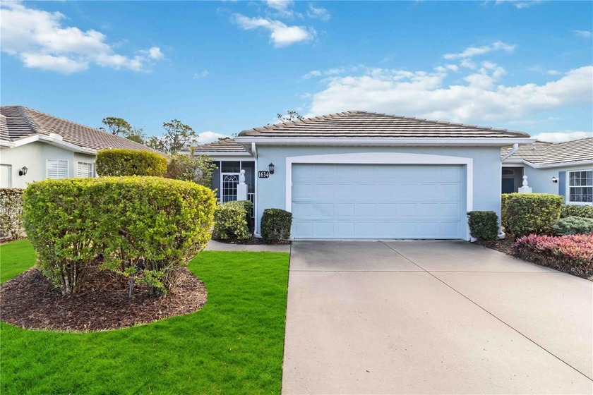 LAKE VIEWS-Discover the perfect blend of comfort and convenience - Beach Home for sale in Venice, Florida on Beachhouse.com
