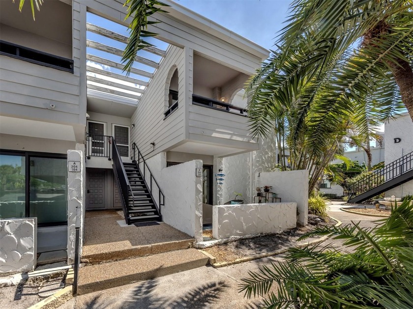 Welcome to Bahia Vista Gulf, a lush garden setting on the Gulf - Beach Condo for sale in Venice, Florida on Beachhouse.com