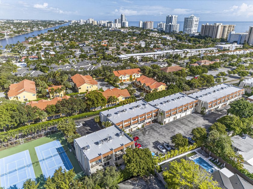 Location, location! This beautifully updated townhome in prime - Beach Townhome/Townhouse for sale in Lauderdale BY The Sea, Florida on Beachhouse.com