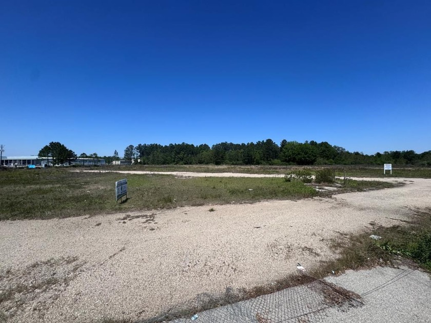 PRIME INVESTMENT OPPORTUNITY FOR COMMERCIAL INVESTORS! Discover - Beach Acreage for sale in Gulfport, Mississippi on Beachhouse.com