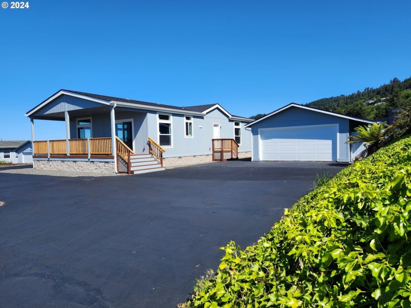 Discover the beauty and comfort of a BRAND-NEW Manufactured Home - Beach Home for sale in Brookings, Oregon on Beachhouse.com