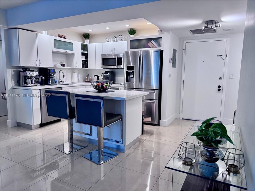 Beautiful and spacious apartment.Totally remodeled, split unit + - Beach Condo for sale in Hallandale Beach, Florida on Beachhouse.com