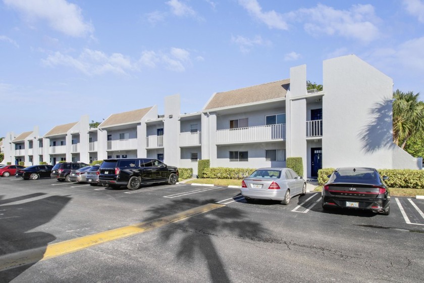 This 2br/2ba condo is completely remodeled in the highly - Beach Condo for sale in Delray Beach, Florida on Beachhouse.com