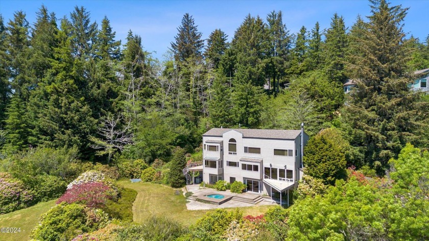 Yaquina Bay views and ocean views from this remarkable home - Beach Home for sale in Newport, Oregon on Beachhouse.com