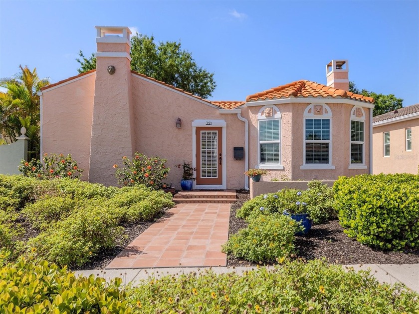 Welcome to one of Venice Island's charming homes, ideally on one - Beach Home for sale in Venice, Florida on Beachhouse.com