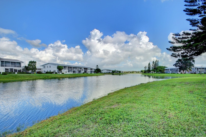 Beautiful Waterviews! Updated 2 Bedroom, Central Air - Beach Condo for sale in West Palm Beach, Florida on Beachhouse.com