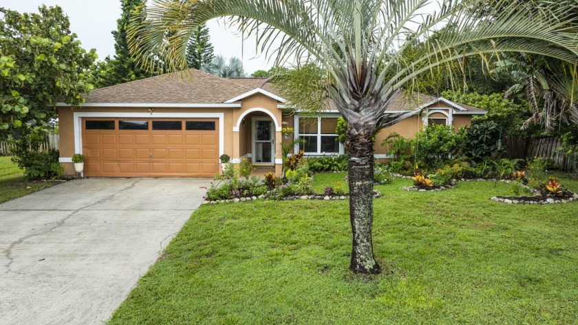 Great Vero pool home with 3 bedrooms, 2 bathrooms and a 2 car - Beach Home for sale in Vero Beach, Florida on Beachhouse.com