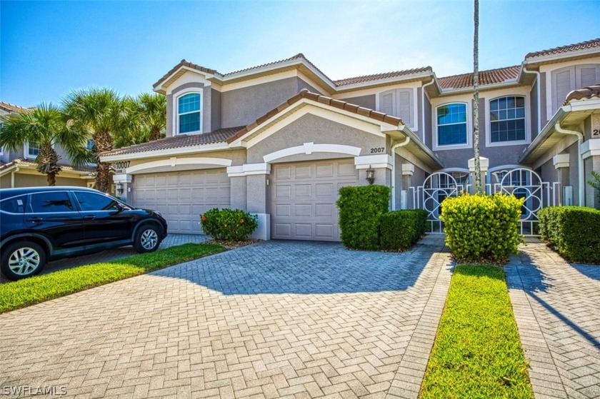 Beautiful First Floor Carriage Home!!! FULL GOLF MEMBERSHIP - Beach Condo for sale in Fort Myers, Florida on Beachhouse.com