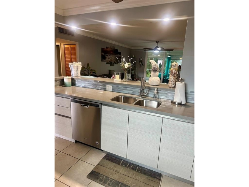 Beautiful 2/2 first floor Meadowbrook Condo redone from head to - Beach Condo for sale in Dania, Florida on Beachhouse.com