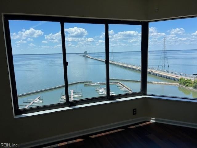 Beautiful 2bed 2Bath Condo with many updates. Enjoy the - Beach Home for sale in Newport News, Virginia on Beachhouse.com