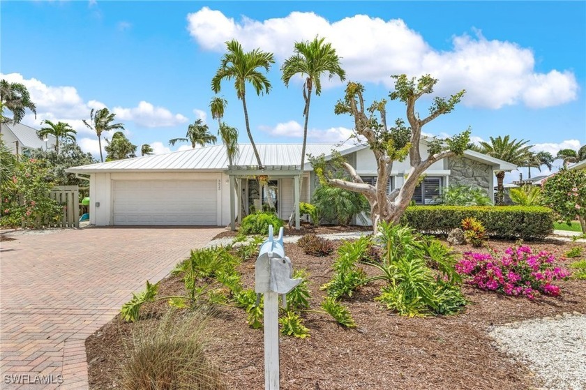 Welcome to your slice of Paradise in St. James City! Step into - Beach Home for sale in St. James City, Florida on Beachhouse.com