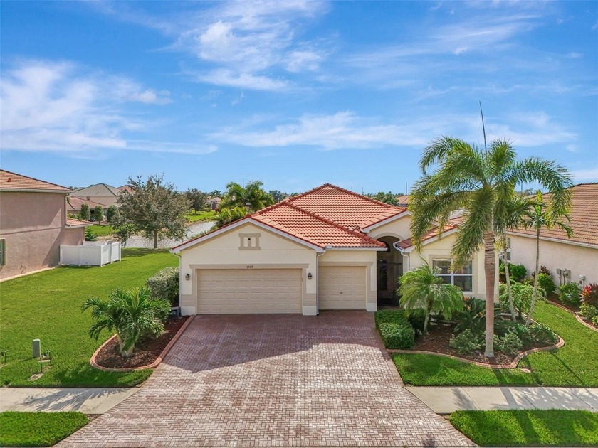 Well appointed spacious 4 bed 3 bath home with heated pool, spa - Beach Home for sale in Venice, Florida on Beachhouse.com