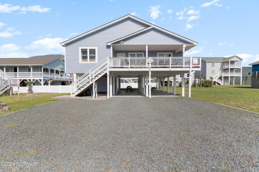 Introducing ''The Blue Crab Cottage''!  This charming - Beach Home for sale in Holden Beach, North Carolina on Beachhouse.com