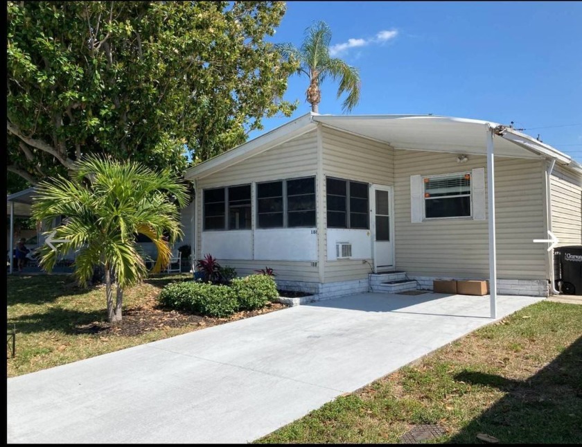 Don't miss out on this fantastic opportunity   Cash buyers - Beach Home for sale in Clearwater, Florida on Beachhouse.com