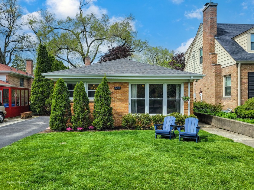 Welcome to the heart of Ravinia! This sun drenched 4 bed/2 bath - Beach Home for sale in Highland Park, Illinois on Beachhouse.com