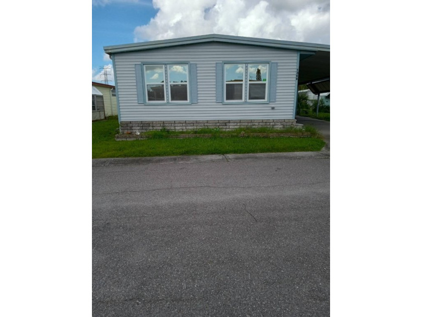 2 bedroom 2 bath doublewide mobile home. very spacious with an - Beach Home for sale in Largo, Florida on Beachhouse.com