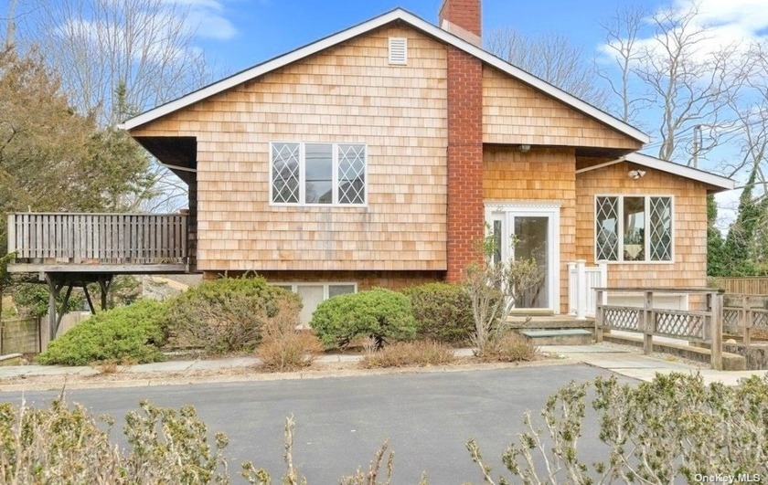 Beautiful home in coveted Culloden Shores Beach community with - Beach Home for sale in Montauk, New York on Beachhouse.com